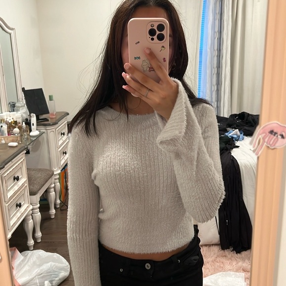 2 tops bundle Black top is size S and fuzzy top is size M - Picture 5 of 6